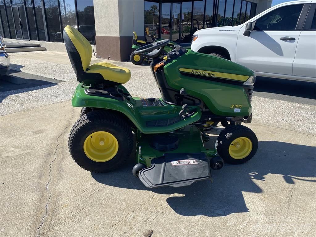 John Deere X380 Kompaktní traktory