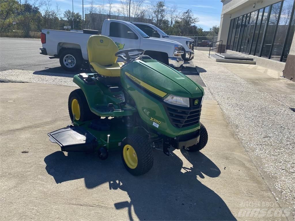 John Deere X380 Kompaktní traktory