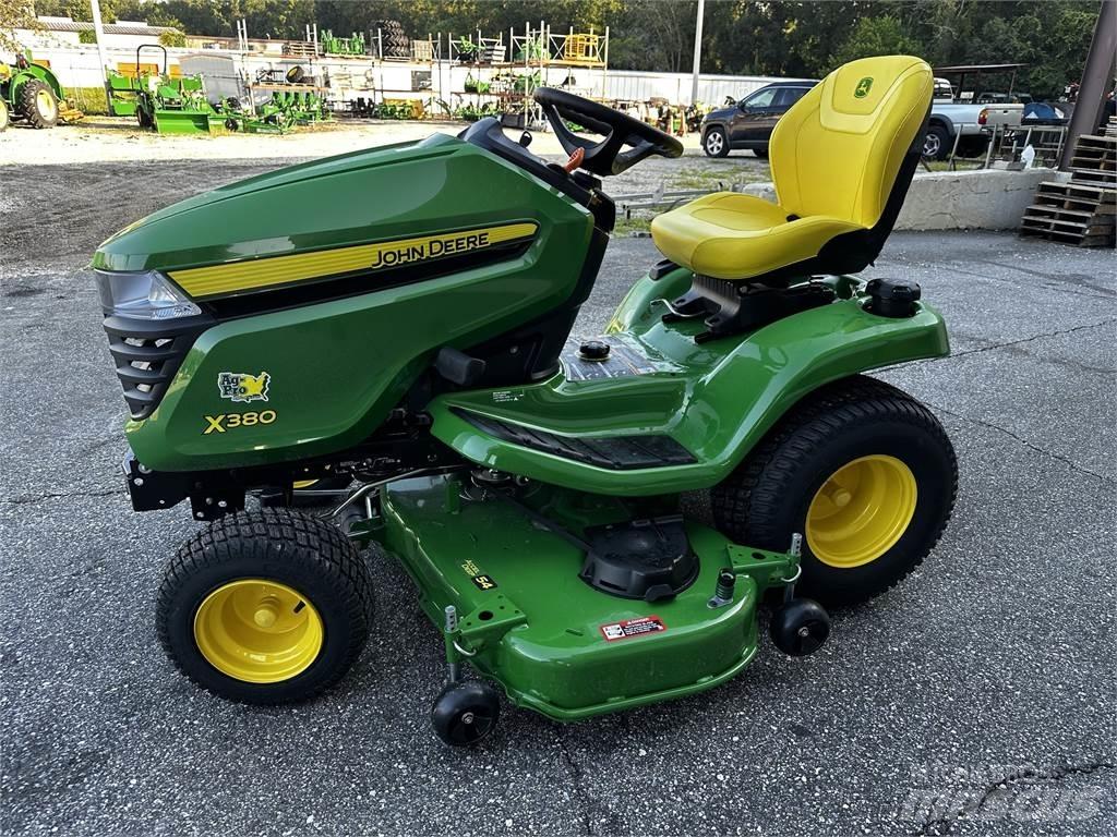 John Deere X380 Kompaktní traktory