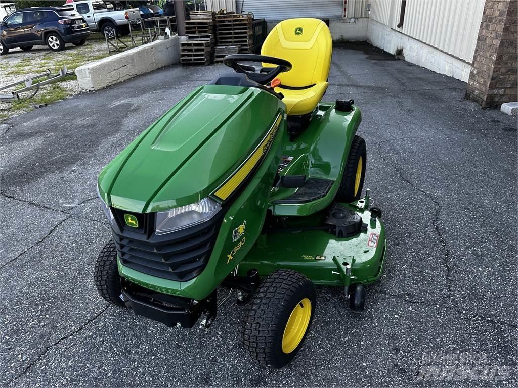 John Deere X380 Kompaktní traktory