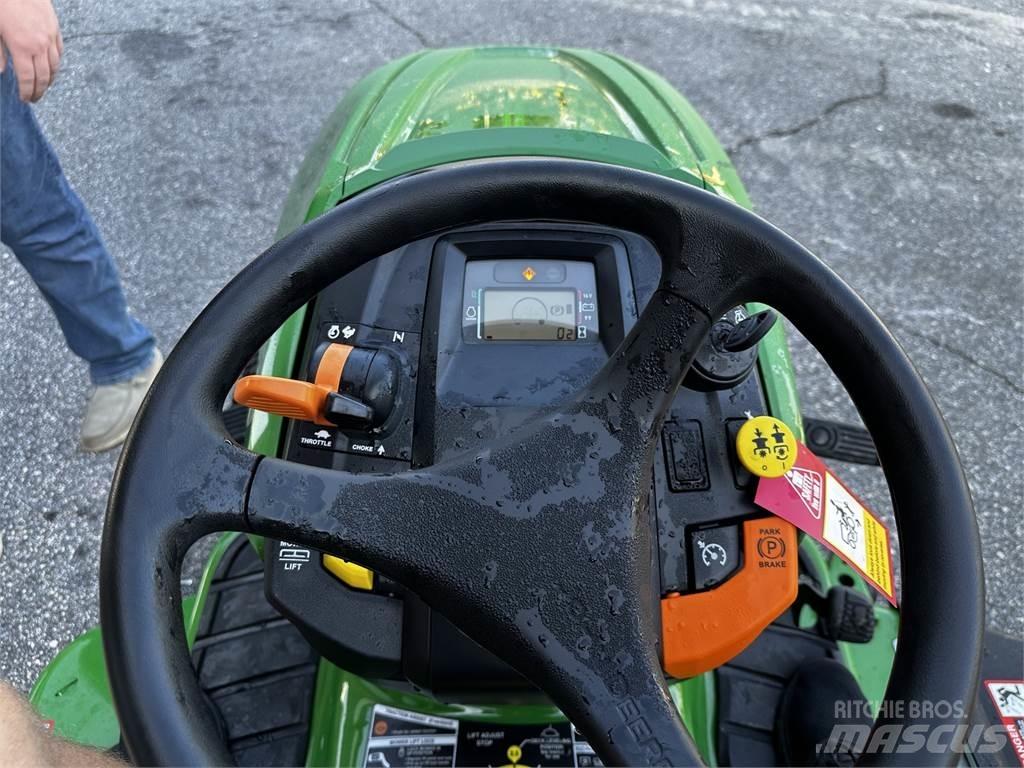 John Deere X380 Kompaktní traktory