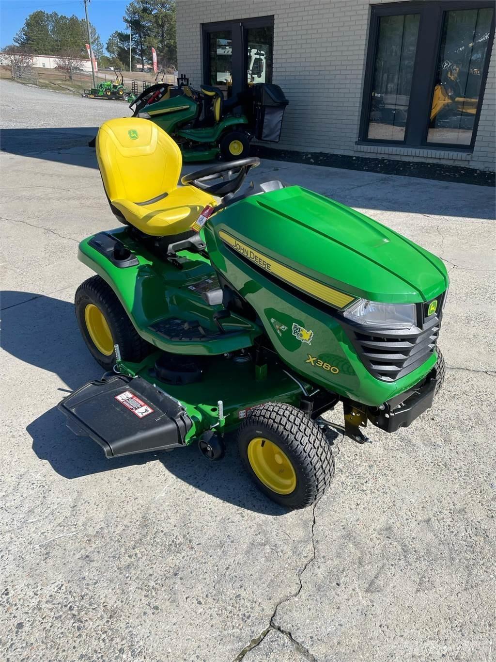 John Deere X380 Kompaktní traktory