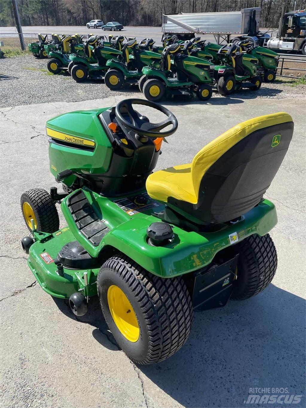 John Deere X380 Kompaktní traktory