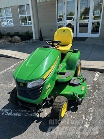 John Deere X380 Samojízdné sekačky