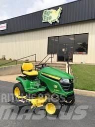 John Deere X380 Kompaktní traktory