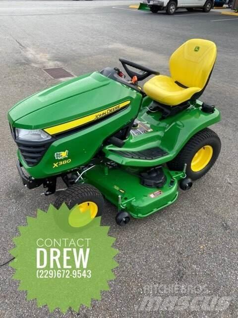 John Deere X380 Kompaktní traktory