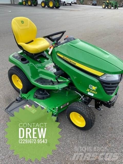 John Deere X380 Kompaktní traktory