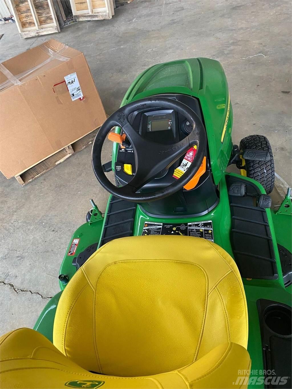 John Deere X380 Kompaktní traktory