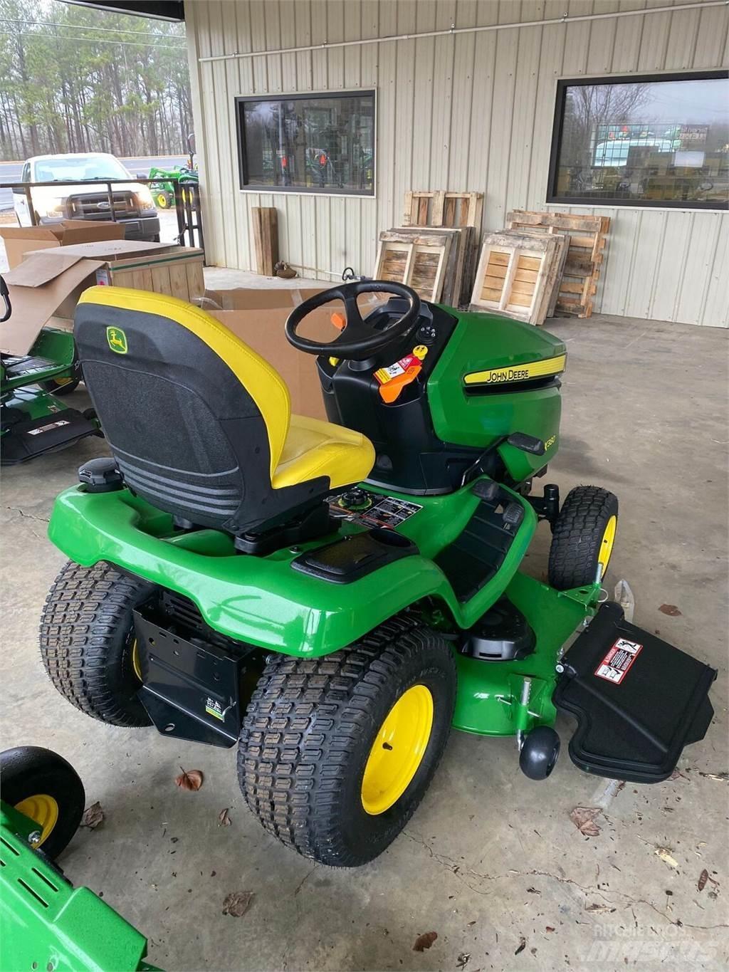 John Deere X380 Kompaktní traktory