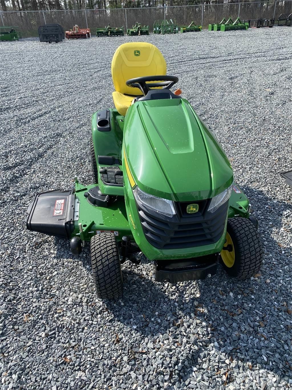 John Deere X380 Kompaktní traktory