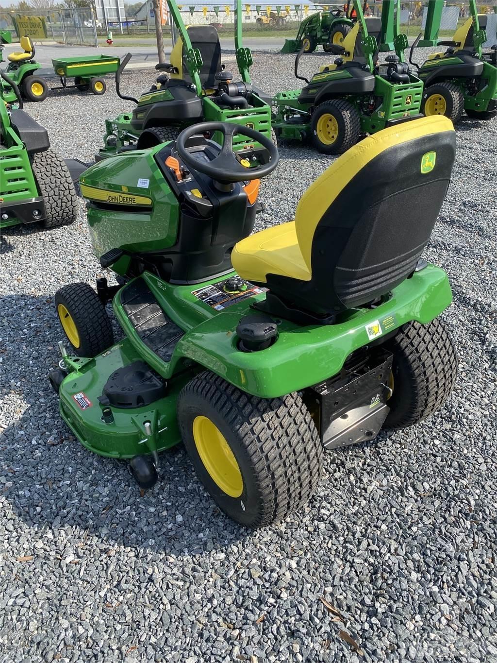 John Deere X380 Kompaktní traktory