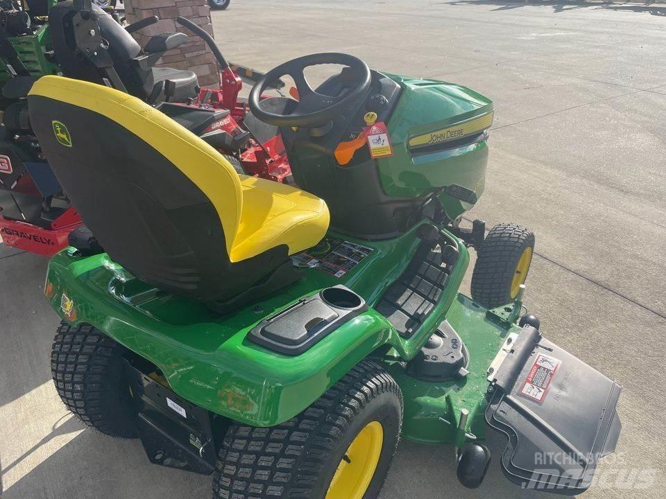 John Deere X380 Kompaktní traktory