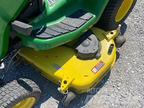 John Deere X380 Kompaktní traktory