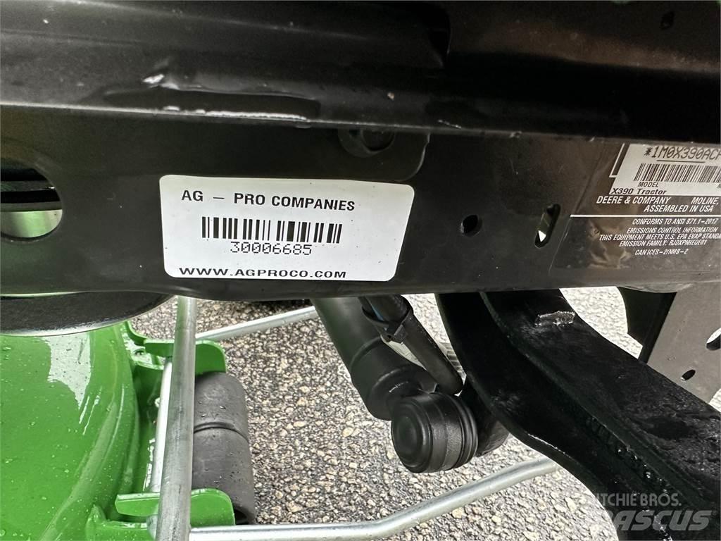 John Deere X390 Kompaktní traktory