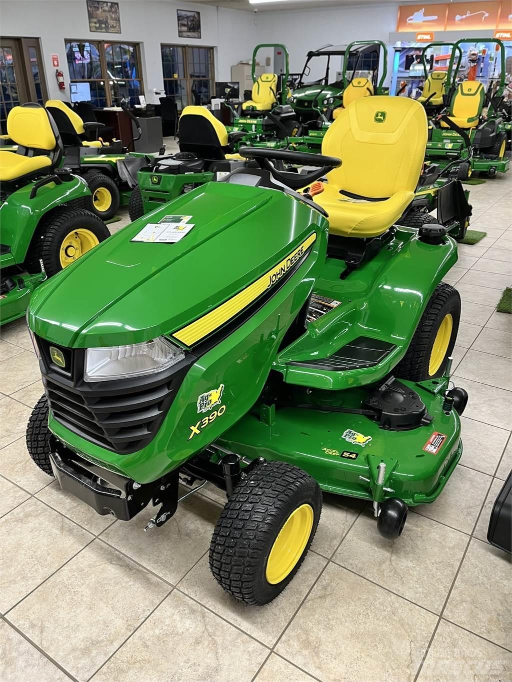 John Deere X390 Kompaktní traktory