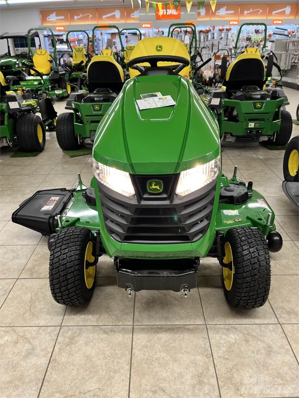 John Deere X390 Kompaktní traktory