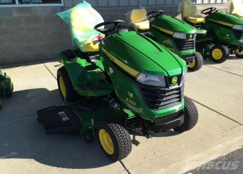 John Deere X390 Kompaktní traktory