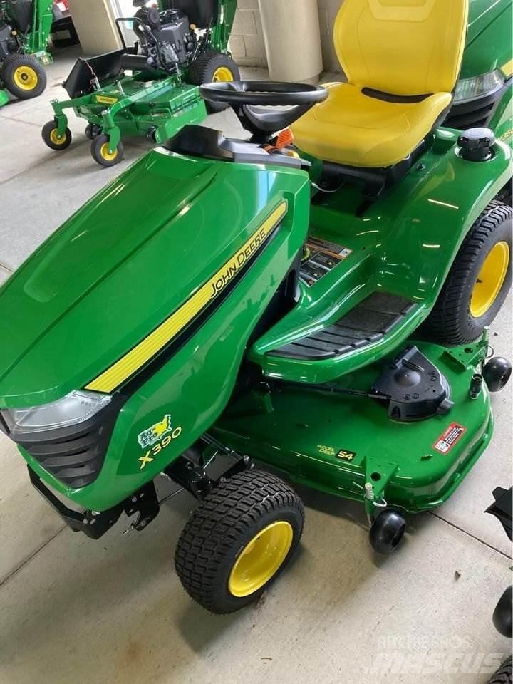 John Deere X390 Kompaktní traktory