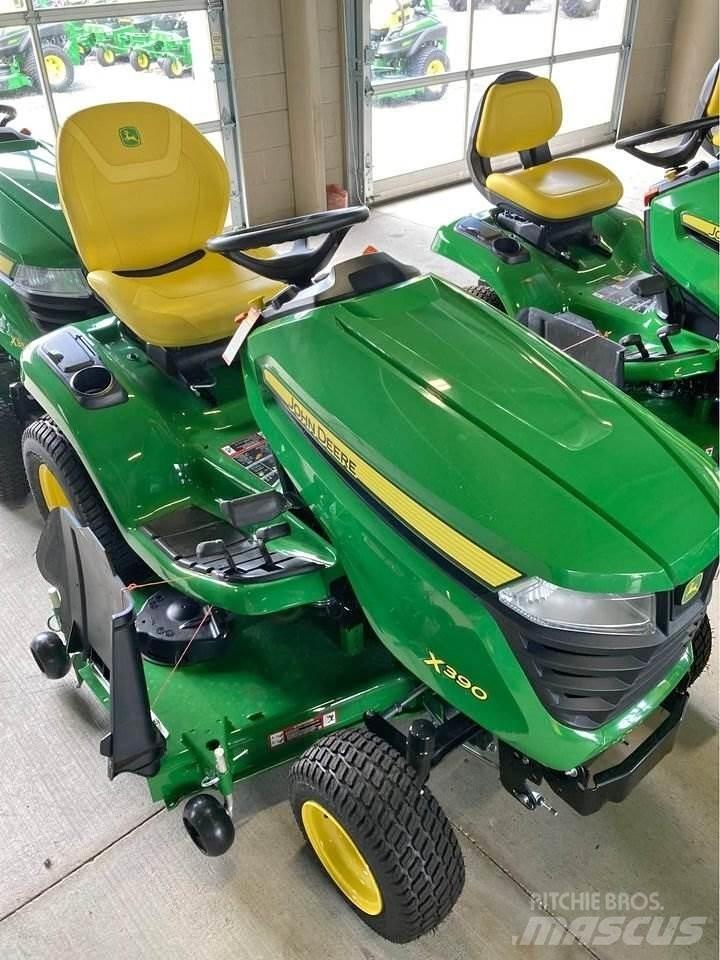 John Deere X390 Kompaktní traktory
