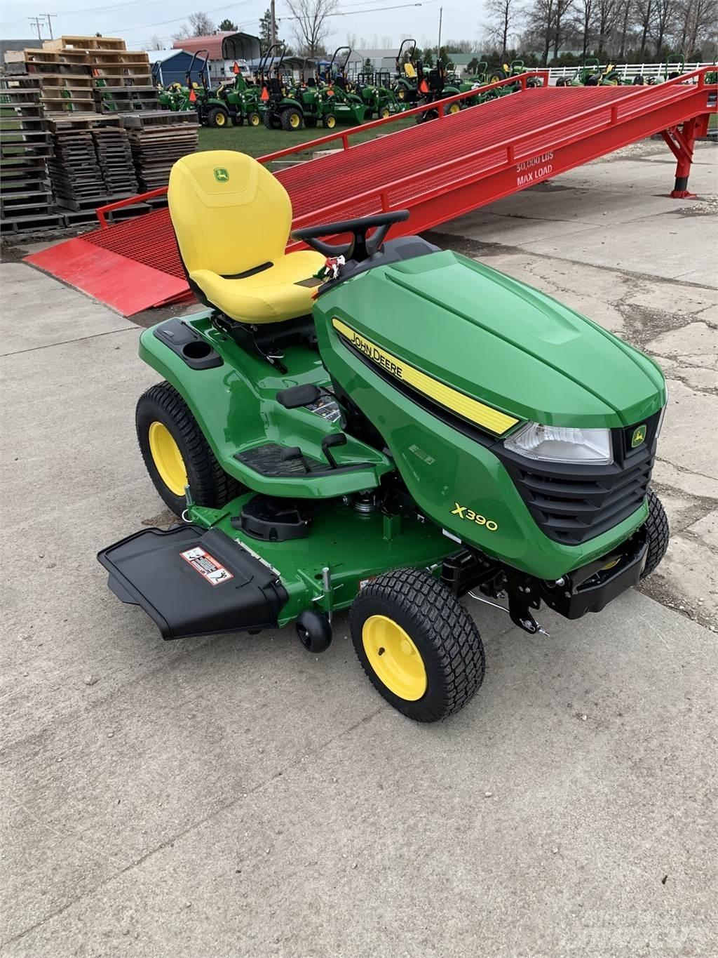 John Deere X390 Kompaktní traktory