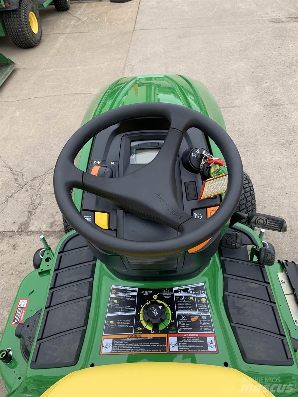 John Deere X390 Kompaktní traktory