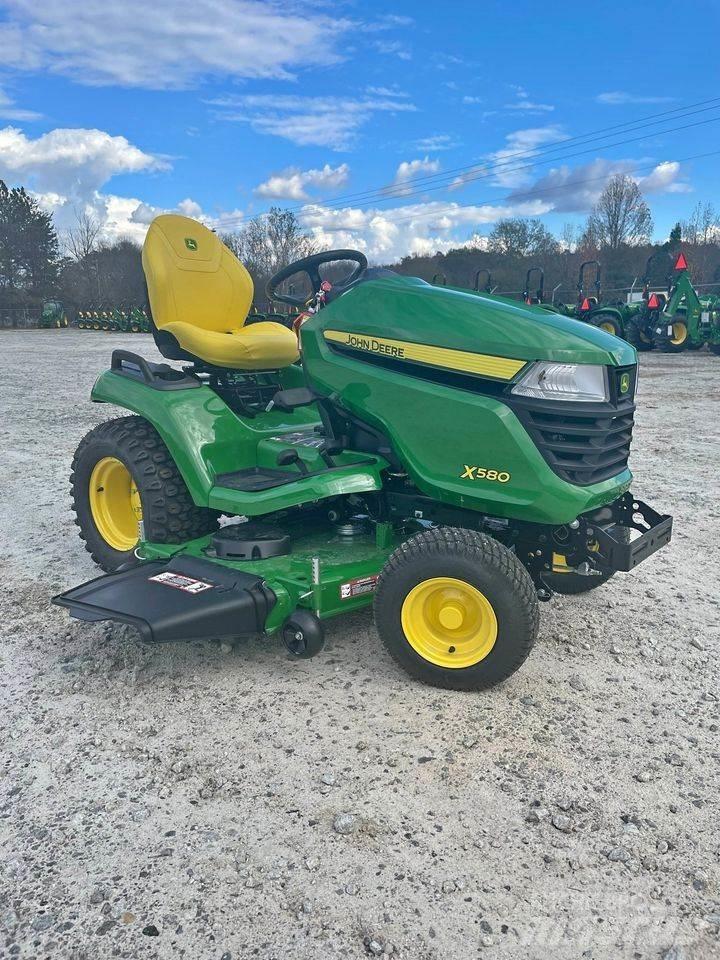 John Deere X580 Kompaktní traktory
