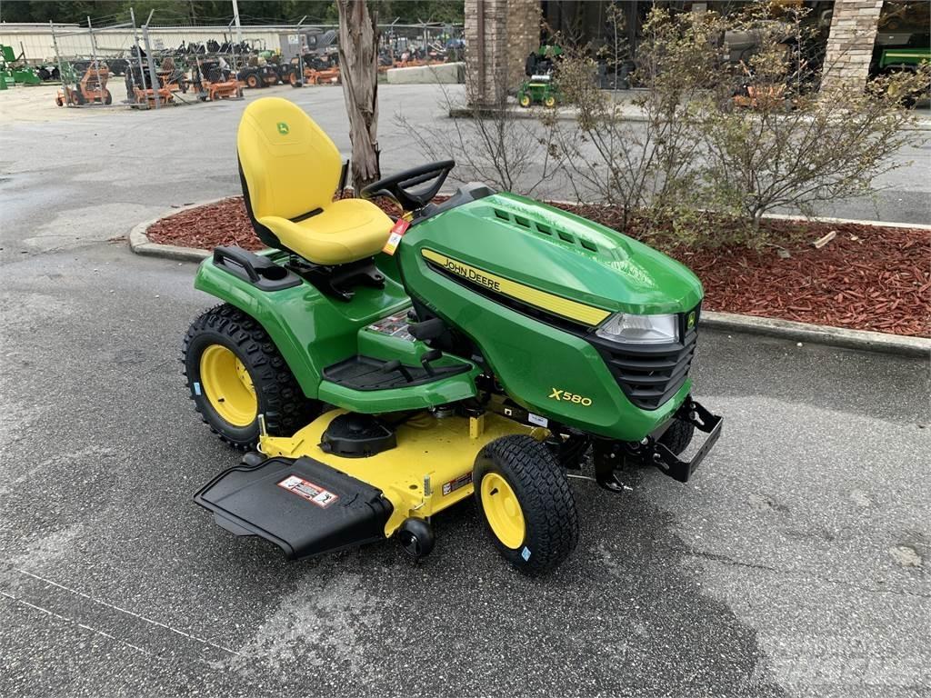 John Deere X580 Kompaktní traktory