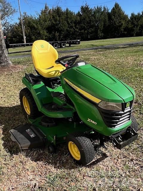 John Deere X580 Kompaktní traktory