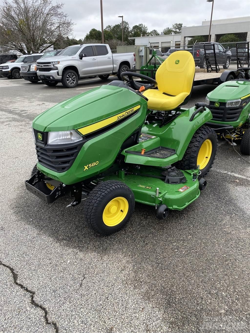 John Deere X580 Kompaktní traktory