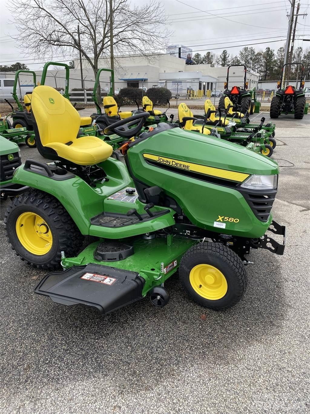 John Deere X580 Kompaktní traktory