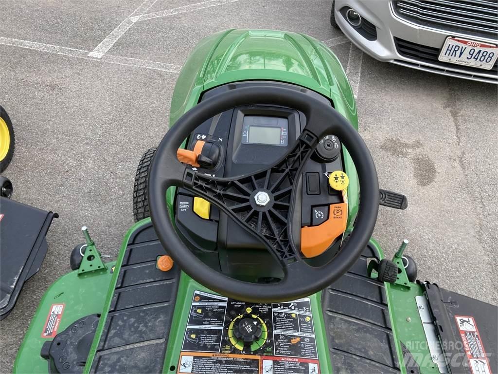 John Deere X580 Kompaktní traktory