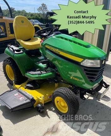 John Deere X580 Kompaktní traktory