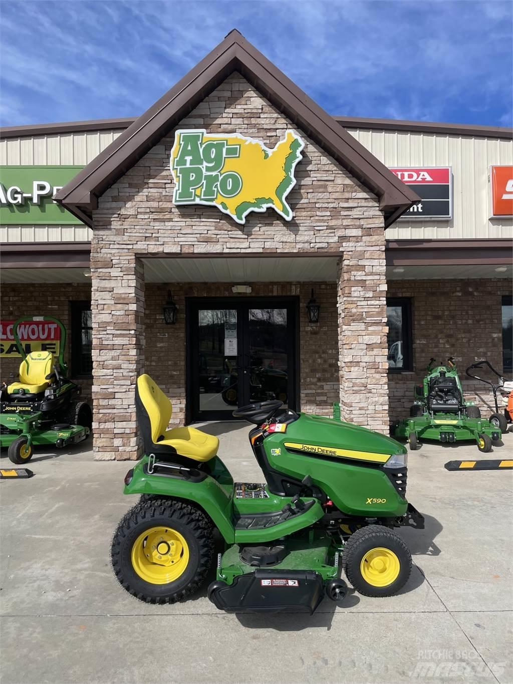 John Deere X590 Kompaktní traktory