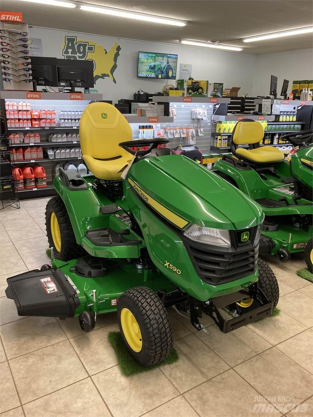 John Deere X590 Kompaktní traktory