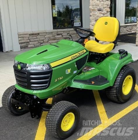 John Deere X730 Kompaktní traktory