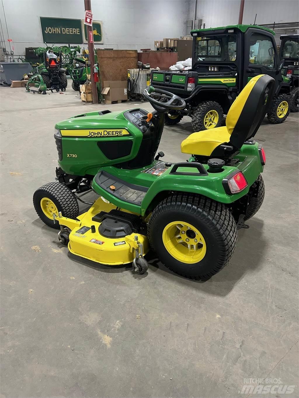 John Deere X730 Kompaktní traktory