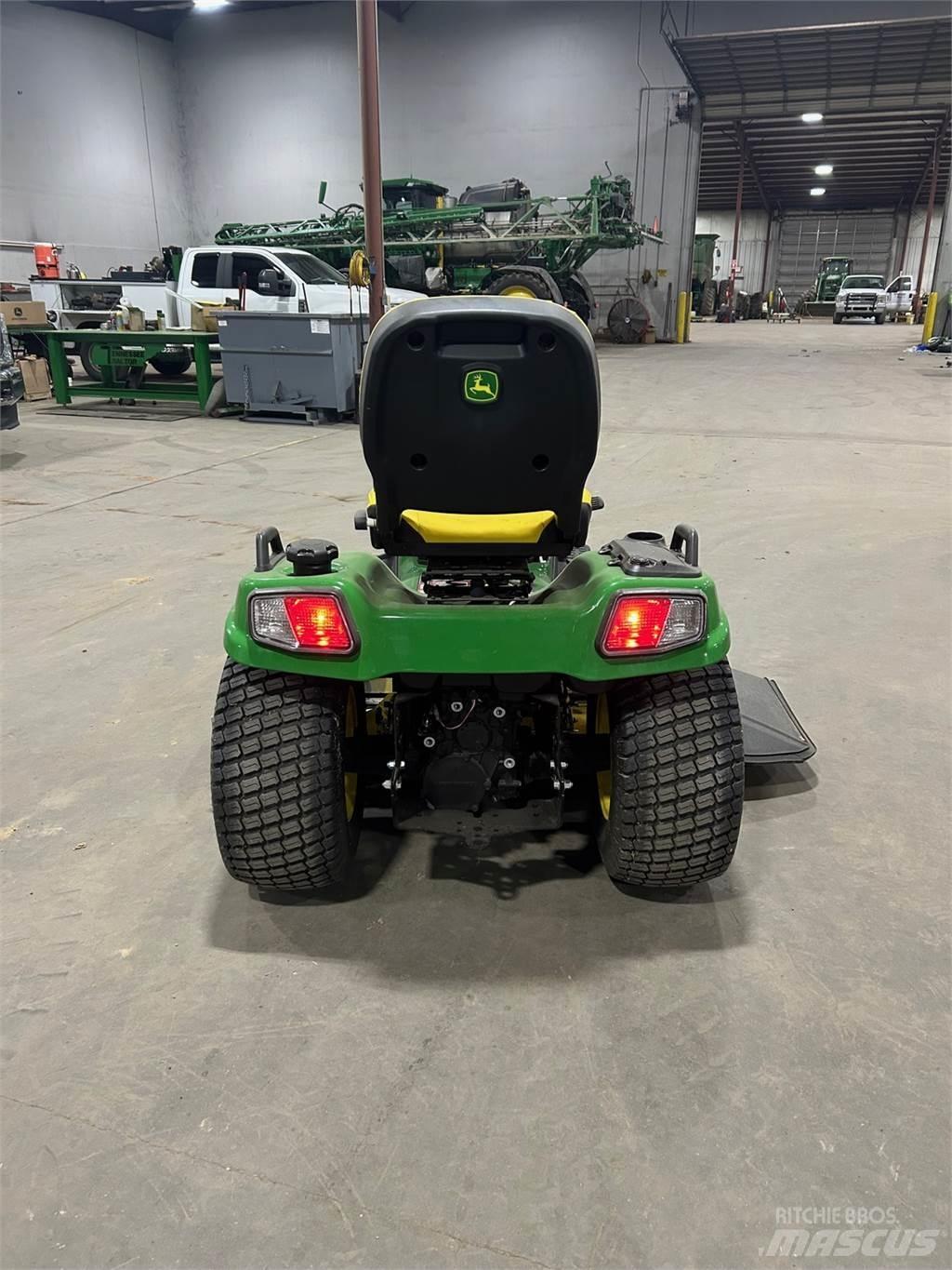 John Deere X730 Kompaktní traktory