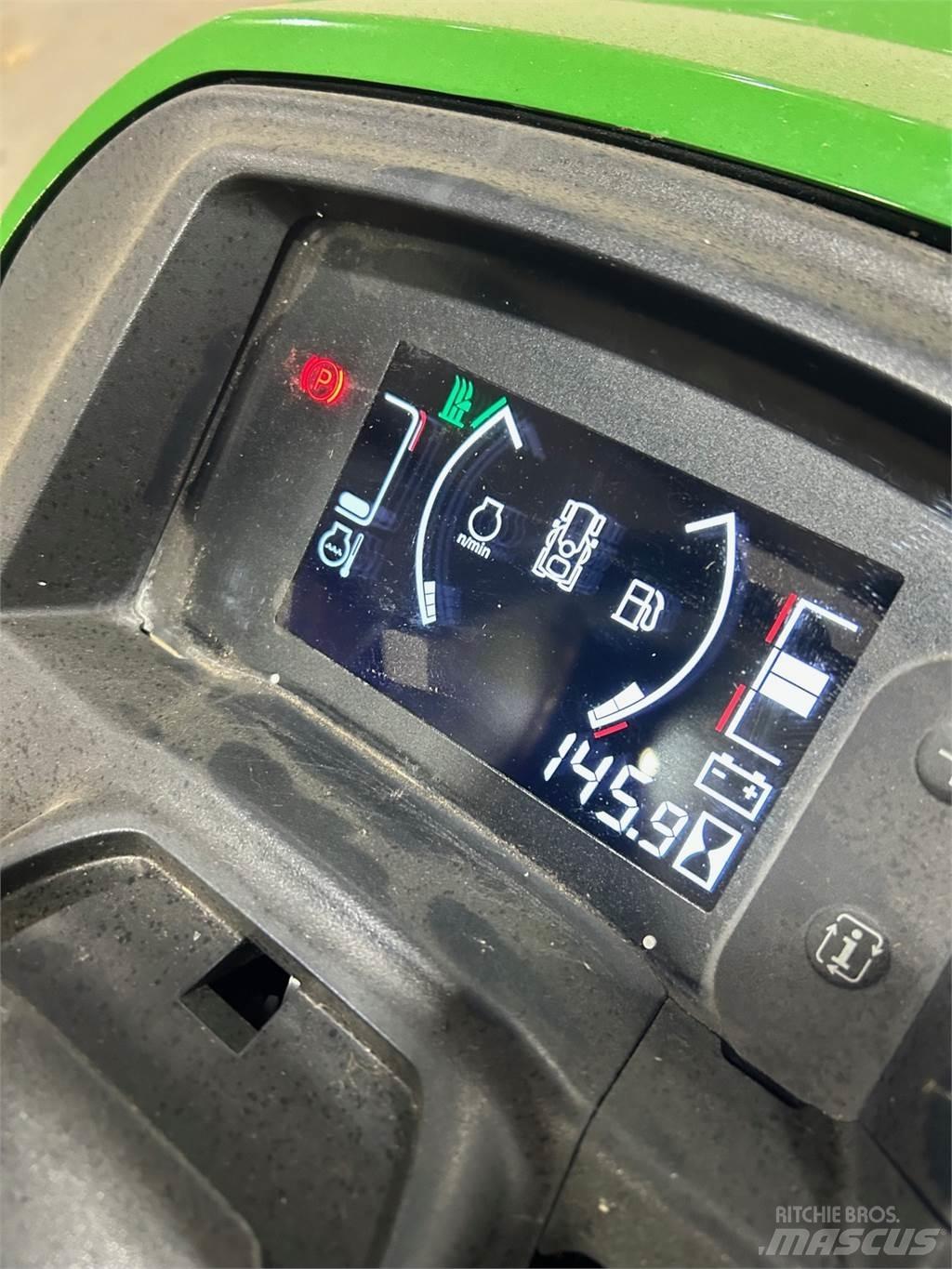 John Deere X730 Kompaktní traktory