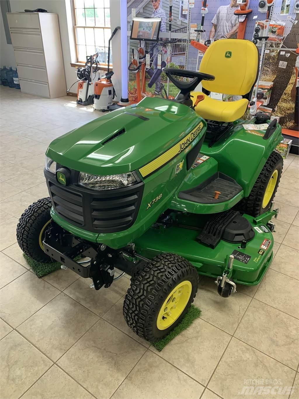 John Deere X738 Kompaktní traktory