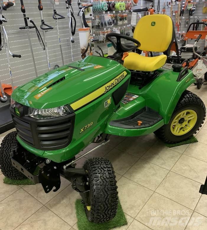 John Deere X739 Kompaktní traktory
