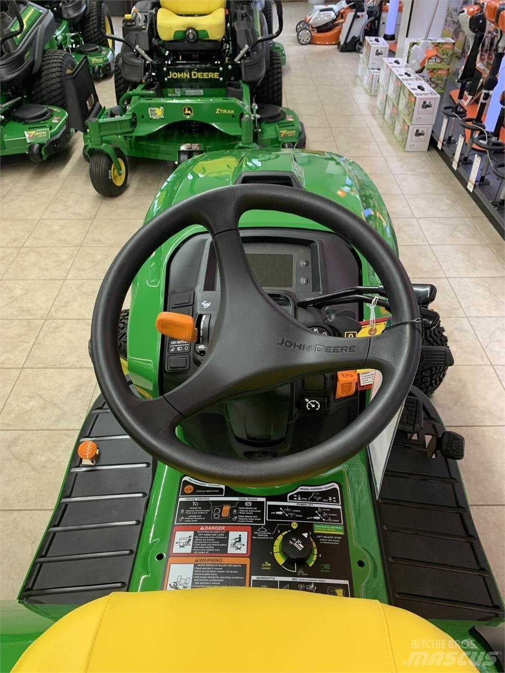John Deere X739 Kompaktní traktory
