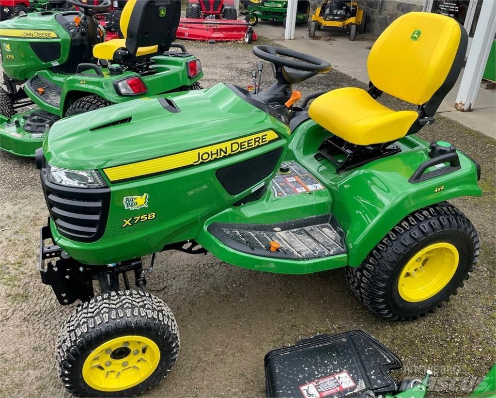 John Deere X758 Kompaktní traktory