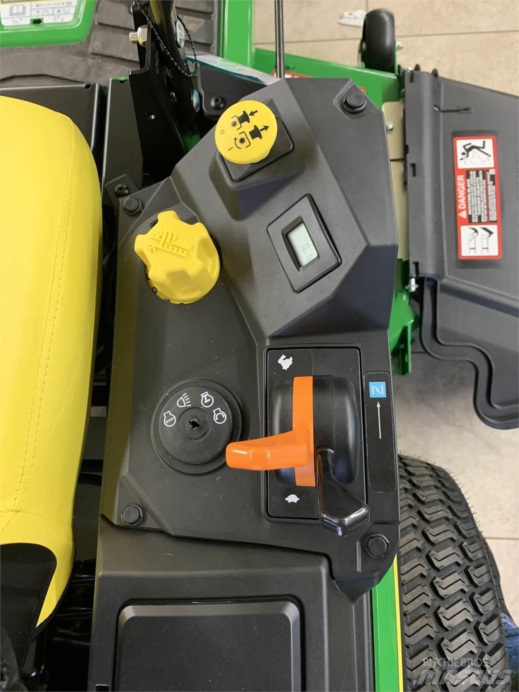 John Deere Z315E Sekačky s nulovým poloměrem otáčení