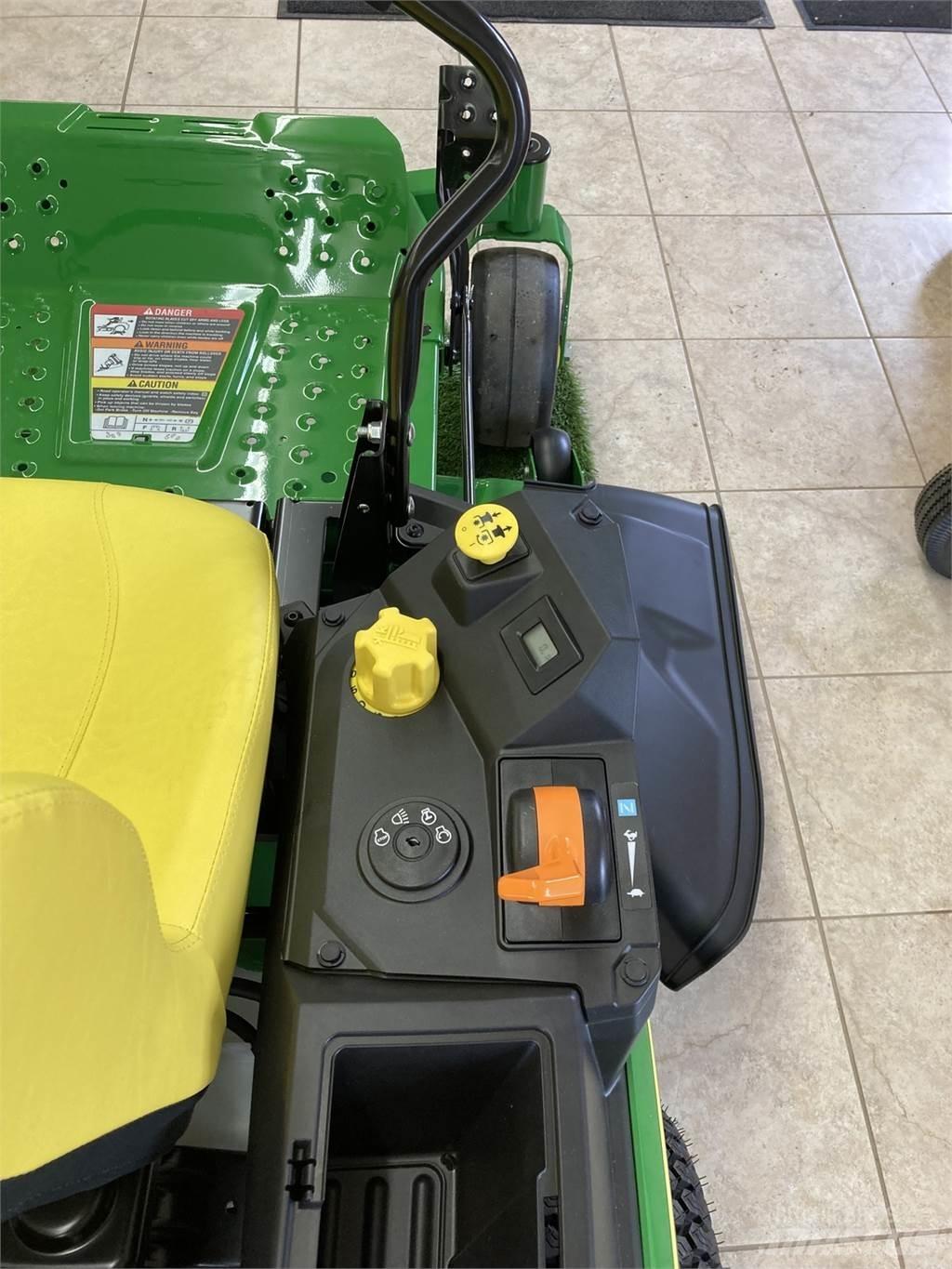 John Deere Z315E Sekačky s nulovým poloměrem otáčení