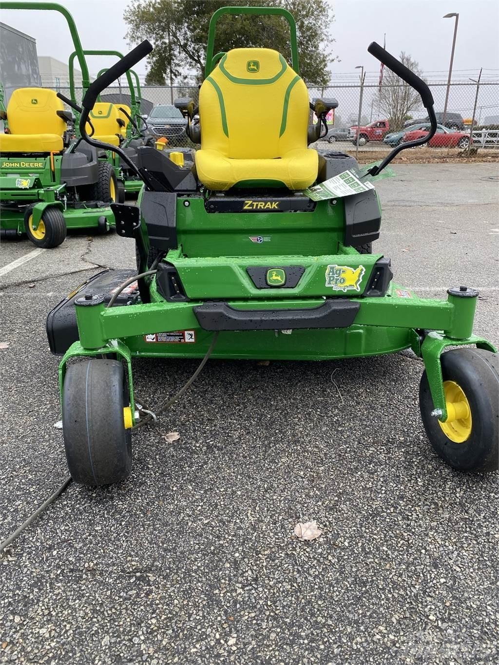 John Deere Z320R Sekačky s nulovým poloměrem otáčení