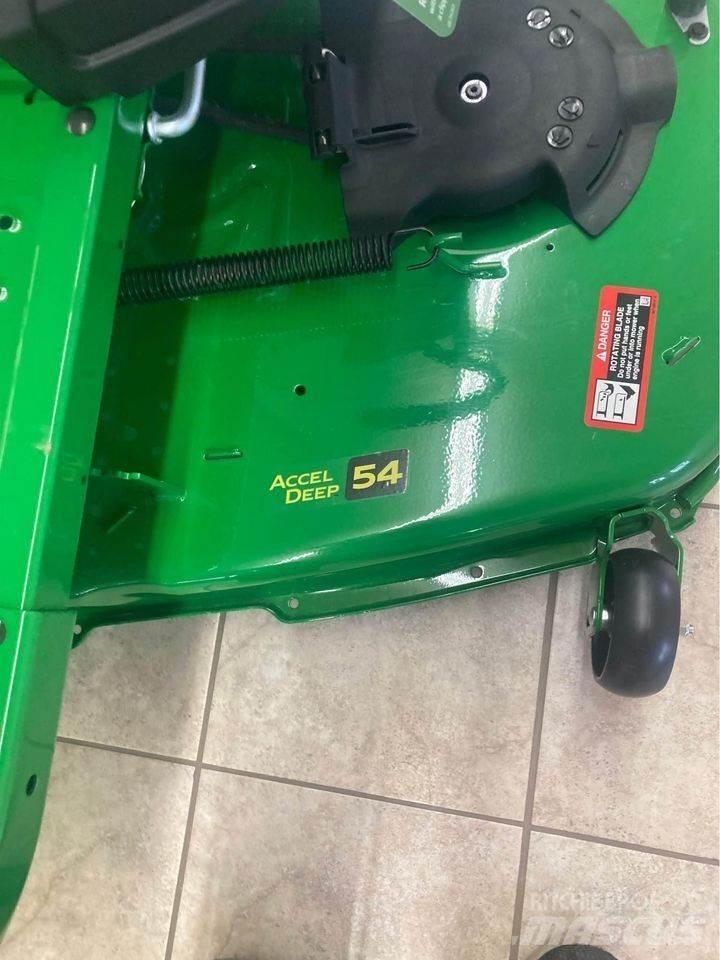 John Deere Z325E Sekačky s nulovým poloměrem otáčení