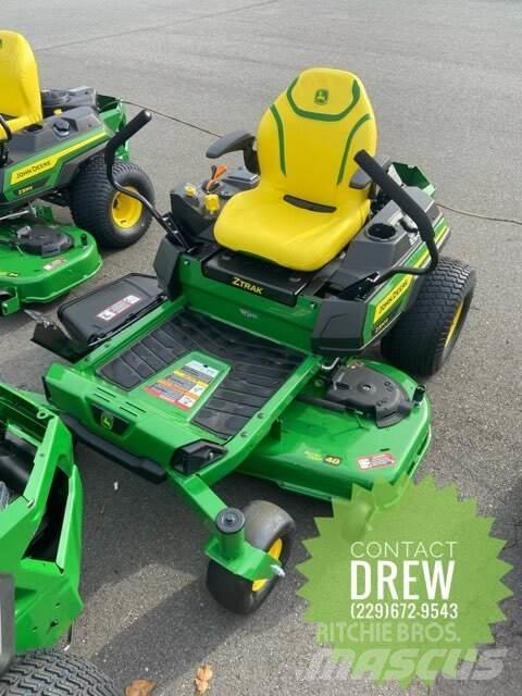 John Deere Z330R Sekačky s nulovým poloměrem otáčení