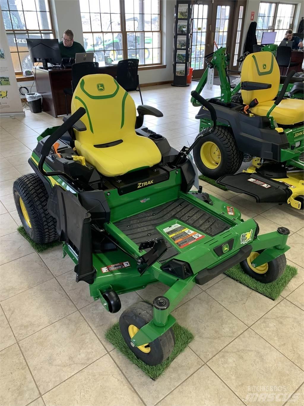 John Deere Z330R Sekačky s nulovým poloměrem otáčení