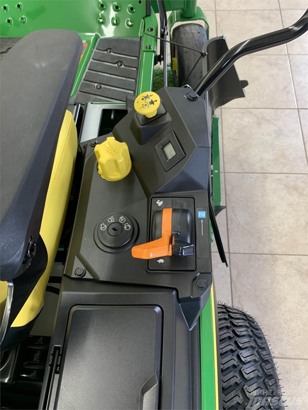 John Deere Z330R Sekačky s nulovým poloměrem otáčení