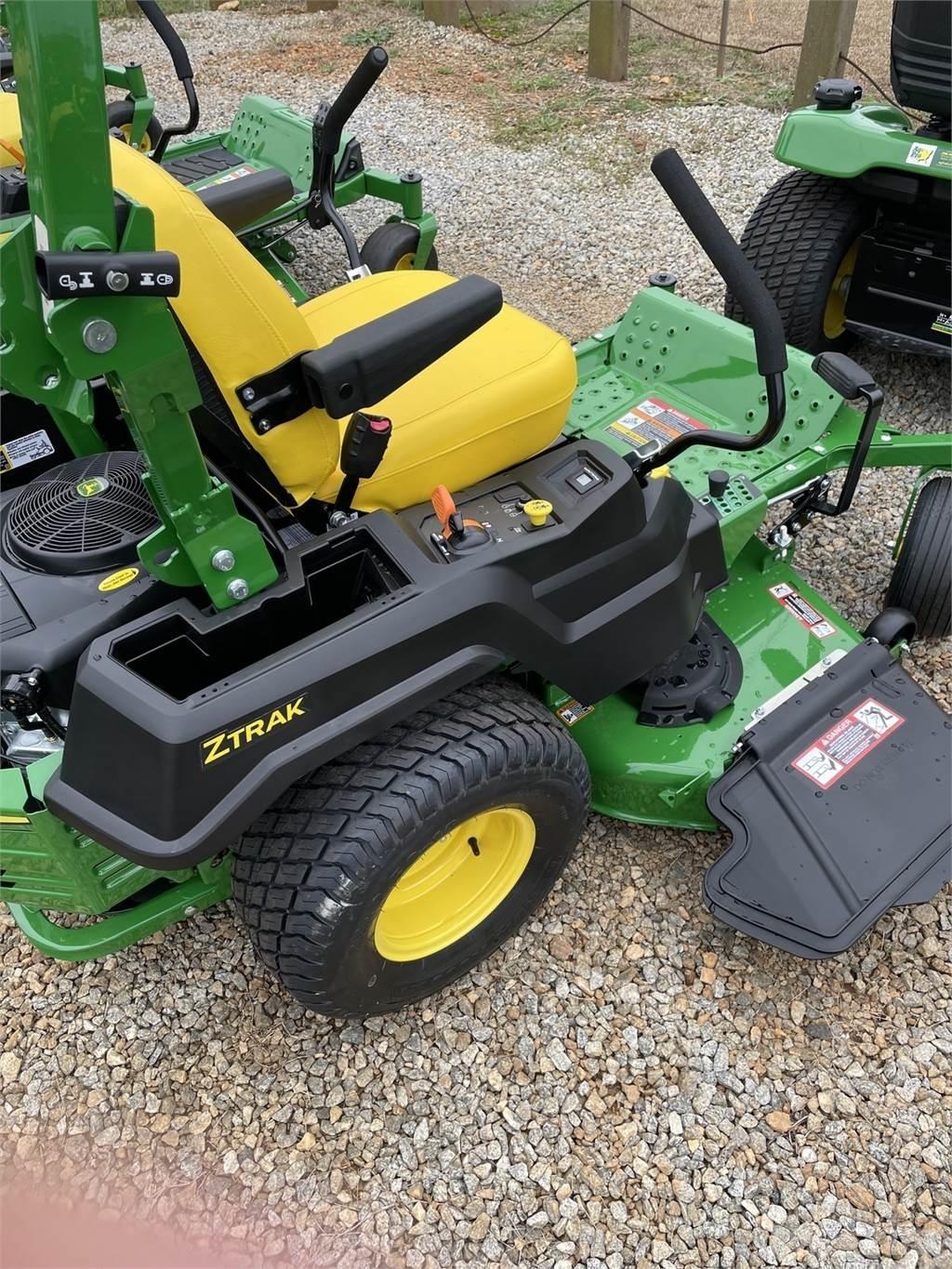 John Deere Z515E Sekačky s nulovým poloměrem otáčení